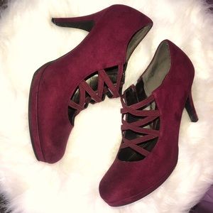 Lauren Blakwell Pumps